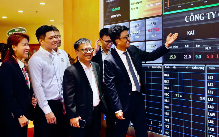 Tăng bốc hơn 17 điểm rồi quay đầu, VN-Index kết phiên trong sắc đỏ - Ảnh 3.