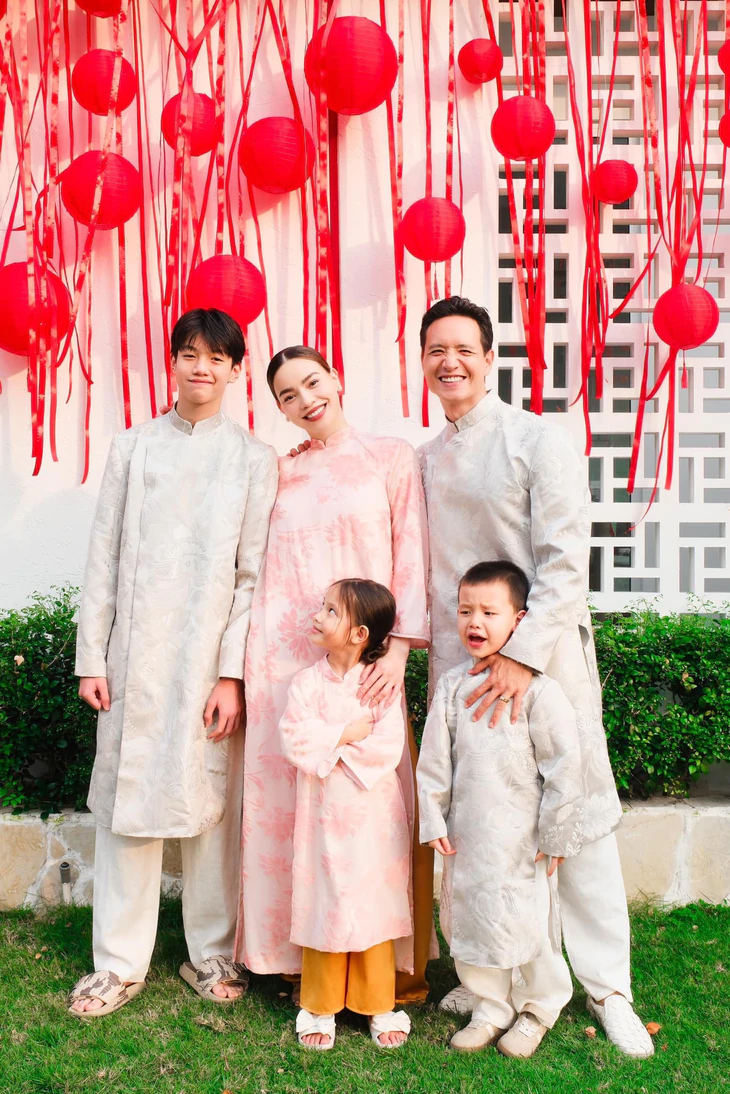 Cường Đôla 'gây sốt' đi họp phụ huynh cho Subeo cùng Hồ Ngọc Hà và Kim Lý  - Ảnh 3.