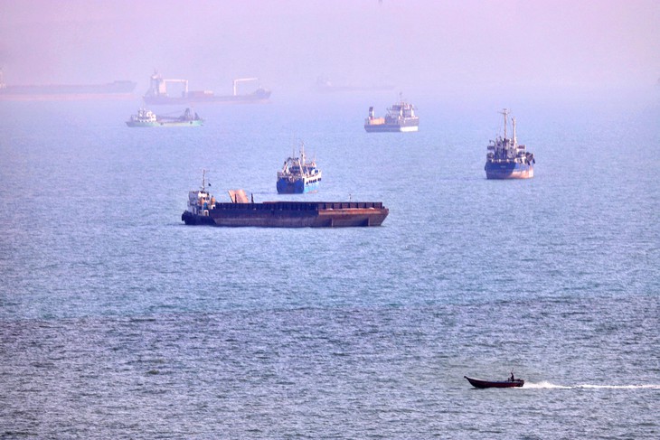 Iran cảnh báo tàu thuyền về ‘vùng cấm’ mới ngoài eo biển Hormuz - Ảnh 2.