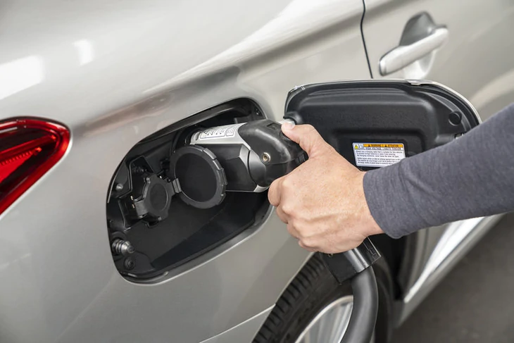 Xe hybrid cắm sạc có thể 'bẩn' hơn nhiều người nghĩ - Ảnh 3.