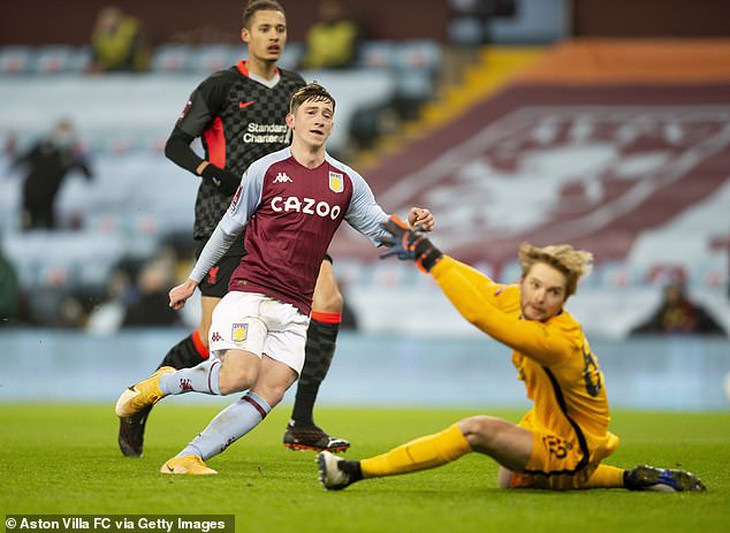 Louie Barry (17 tuổi) có trận ra mắt đội 1 Aston Villa, và là cầu thủ ghi bàn duy nhất cho CLB trước Liverpool tại vòng 3 FA Cup.