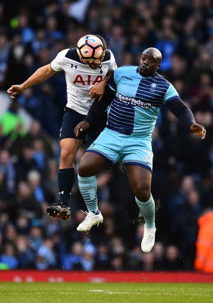 Adebayo Akinfenwa từng gặp Tottenham vài năm trước. Ảnh: Getty.