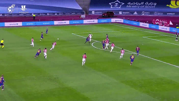 Messi đánh nguội Asier Villalibre, cầu thủ của Bilbao.