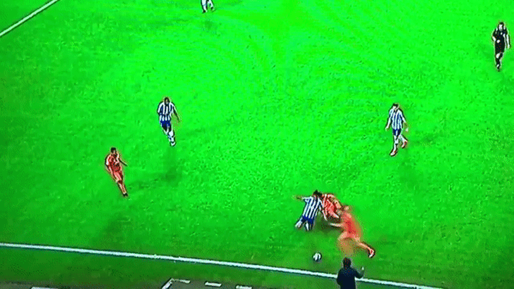 Pha xử lý đi vào lòng đất của Ronaldo và đồng đội