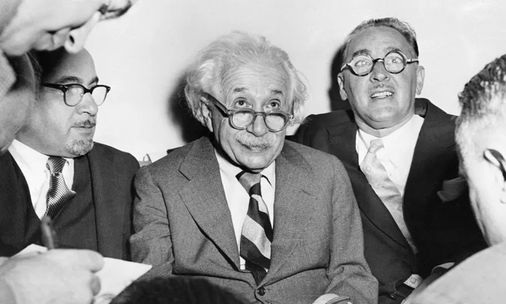 Ai sở hữu hình ảnh Einstein?