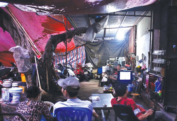 Sinh hoạt giải trí tại khu chung cư Nguyễn Công Trứ - Ảnh: Việt Thanh