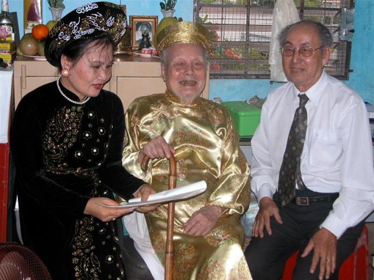 Mừng thọ 100 tuổi, cụ Giản Chi còn hát được ả đào