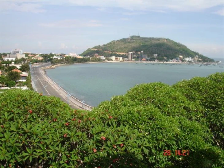 Cải tạo, mở rộng đường lên ngọn hải đăng cổ ở Vũng Tàu - Ảnh 3.