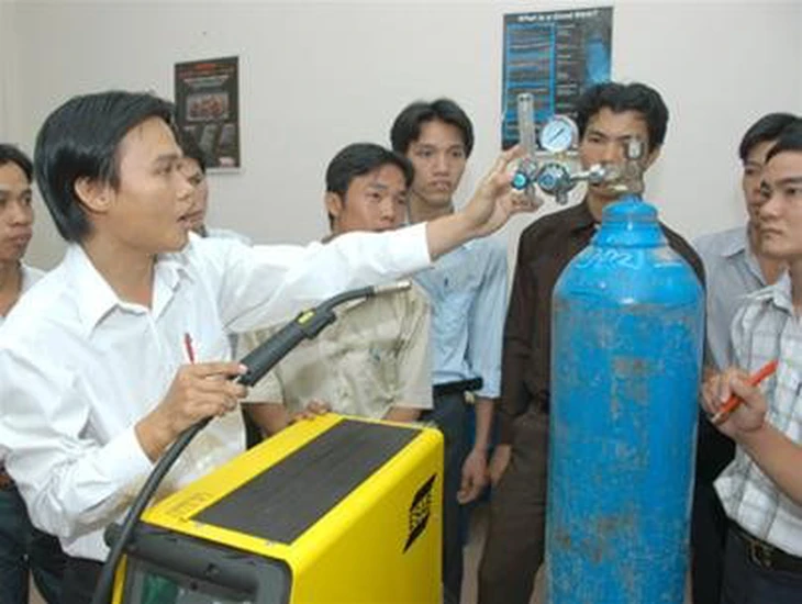 Trường Cao đẳng Công nghệ Quốc tế Lilama 2 và báo Tuổi Trẻ ký biên bản hợp tác - Ảnh 4.