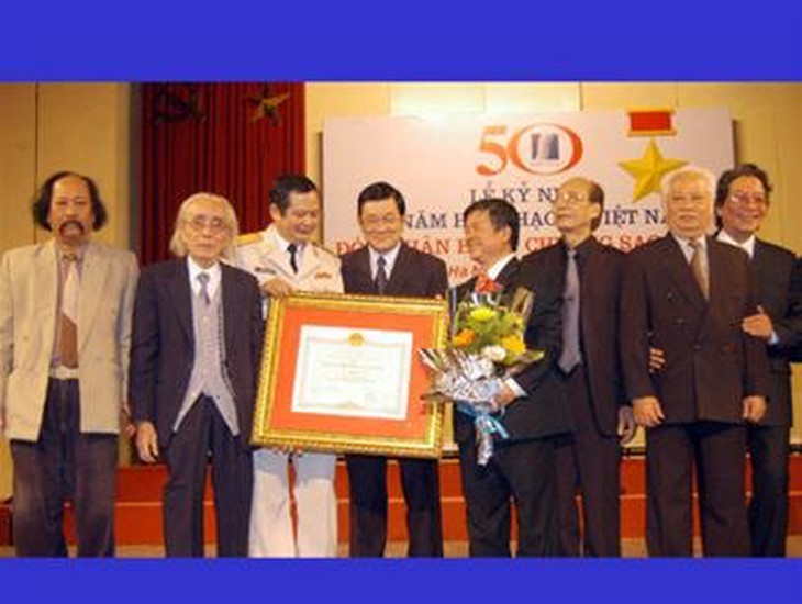 Hồng Nhung, Thanh Lam nhận giải Sol vàng của Hội Nhạc sĩ Việt Nam, Soobin nhận giải ca sĩ xuất sắc - Ảnh 1.