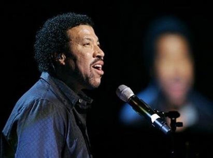 Lionel Richie sắp tái hợp với ban nhạc cũ