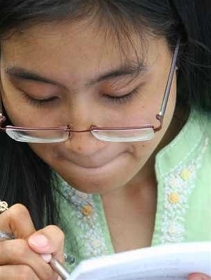 Tựa thinh không, quyển sách của người mẹ viết trên giường bệnh và cô con gái khuyết tật não - Ảnh 5.