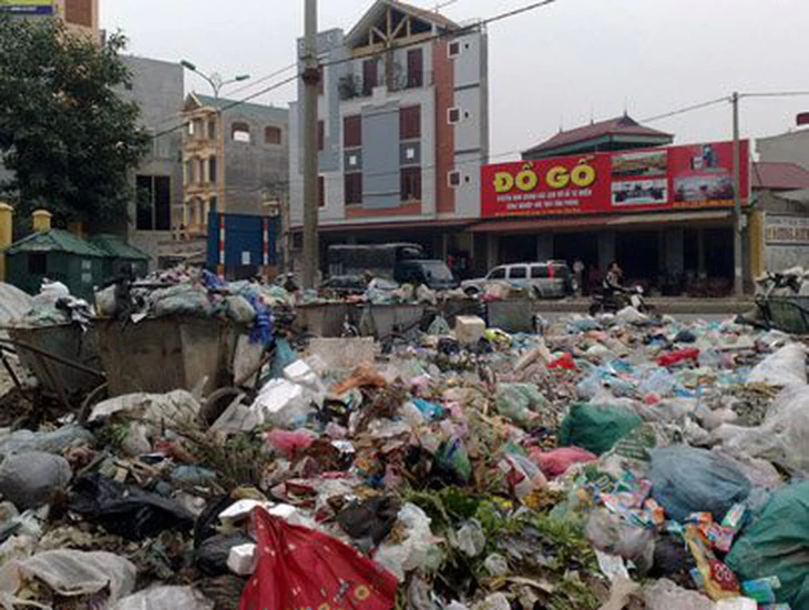Phú Thọ giao công an xác minh nguyên nhân vụ cháy bãi rác núi Bông - Ảnh 4.