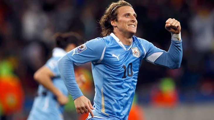 Huyền thoại Diego Forlan truyền cảm hứng cho thế hệ trẻ Việt Nam - Ảnh 4.