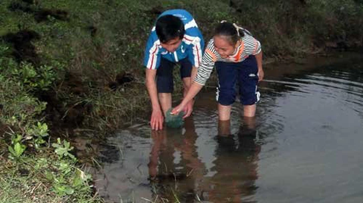 Trắng đêm hầm muối ở làng muối 150 năm tuổi - Ảnh 12.