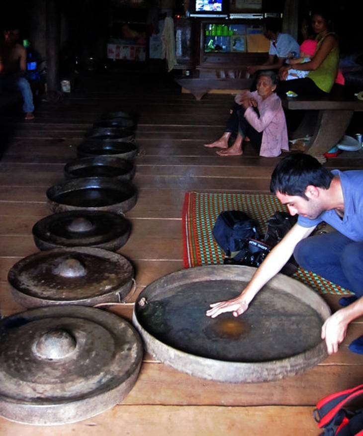 Người Ý làm luận án về cồng chiêng