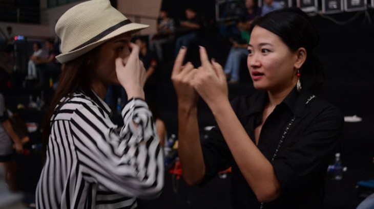 Diệp Linh Châu mang yếm Việt, rèm tái sinh đến Manila Fashion Week - Ảnh 7.