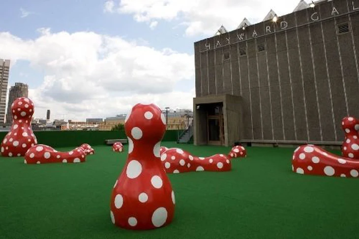'Nữ hoàng chấm bi' Yayoi Kusama qua đời - Ảnh 4.