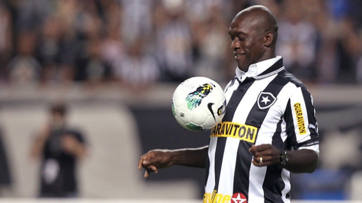 Seedorf lập hat-trick tặng người ông