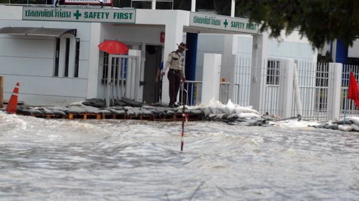 Khu công nghiệp Du Long ở Khánh Hòa ngập nặng do mưa lớn, 6.000 công nhân phải tạm nghỉ- Ảnh 4.