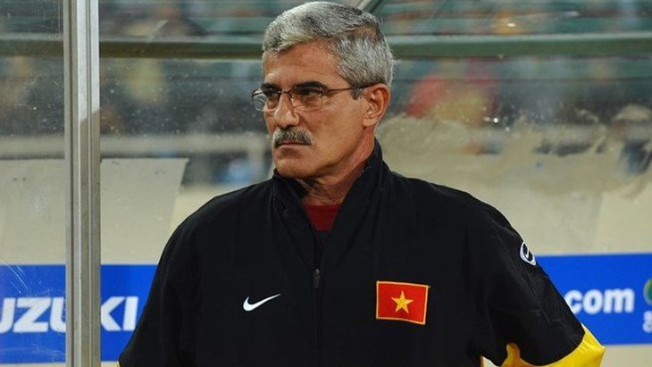 HLV Calisto đấu với Juande Ramos