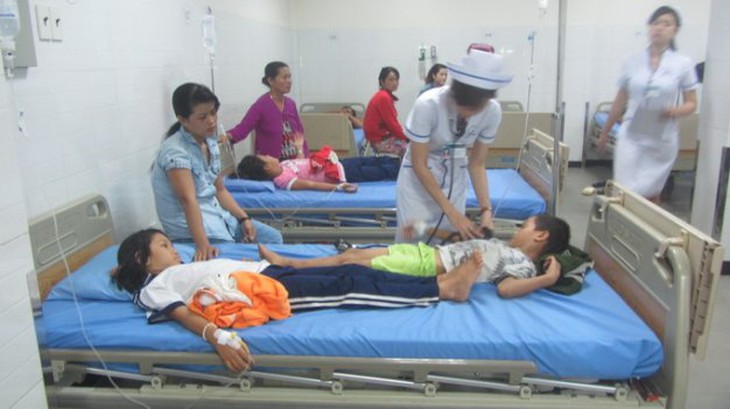 Chơi bong bóng xà phòng, bé gái 5 tuổi nhập viện vì viêm kết mạc - Ảnh 3.