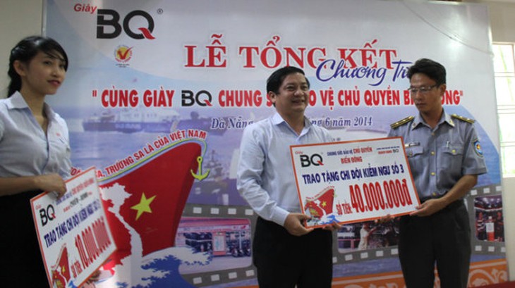 Giày BQ Chung sức bảo vệ chủ quyền biển Đông