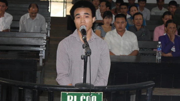 Dụ dỗ bé gái 7 tuổi con của bạn nhậu về nhà mình để xâm hại tình dục - Ảnh 3.