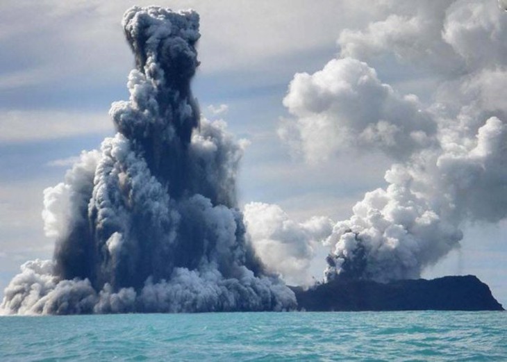 ​Núi lửa Tonga phun, toàn bộ chuyến bay quốc tế bị hủy