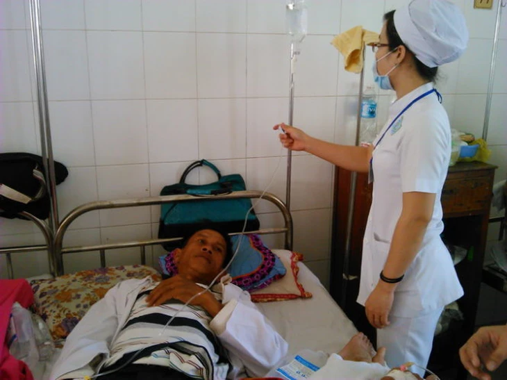 Ra quán ăn con sam, 3 người nghi ngộ độc con so - Ảnh 2.