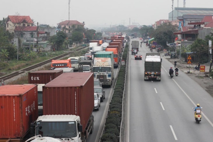 Cháy rụi 4 tàu cá, tàu du lịch của ngư dân Tiền Giang