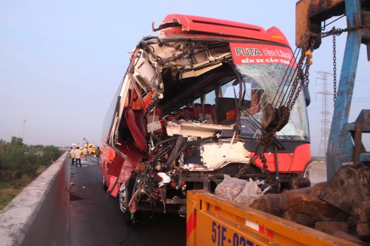 Xe tải va chạm xe container trên cao tốc Trung Lương - Mỹ Thuận, 1 người chết tại chỗ - Ảnh 3.