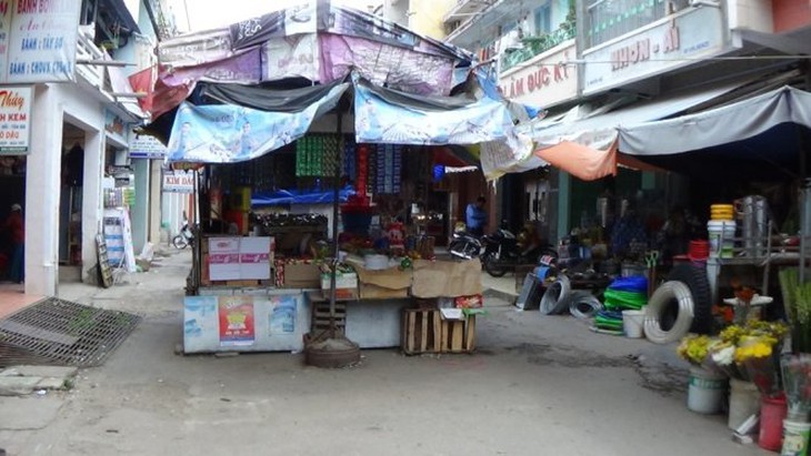 Dân phản ánh địa phương 'biến đường thành hội chợ' - Ảnh 2.
