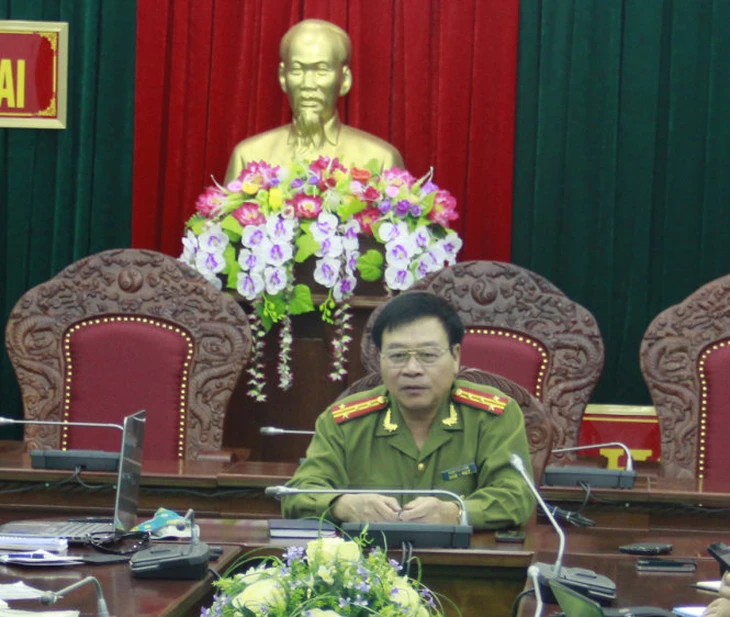 Làm việc nhóm thanh niên chạy xe máy đùa giỡn, ném bột vào người dân đi đường - Ảnh 4.