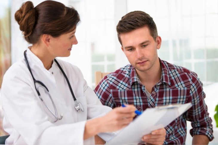 Nhiều nam giới ngoài 20 tuổi đã rối loạn sinh lý vì thức khuya, stress, ít vận động... - Ảnh 2.