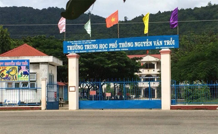 Khoảng cách từ sân trường đến tòa án - Ảnh 2.