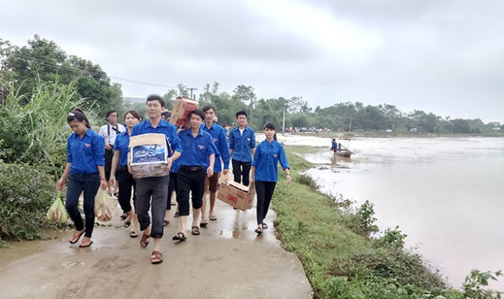 Cán bộ, công chức cùng người dân ở Thanh Hóa dọn vệ sinh môi trường - Ảnh 4.