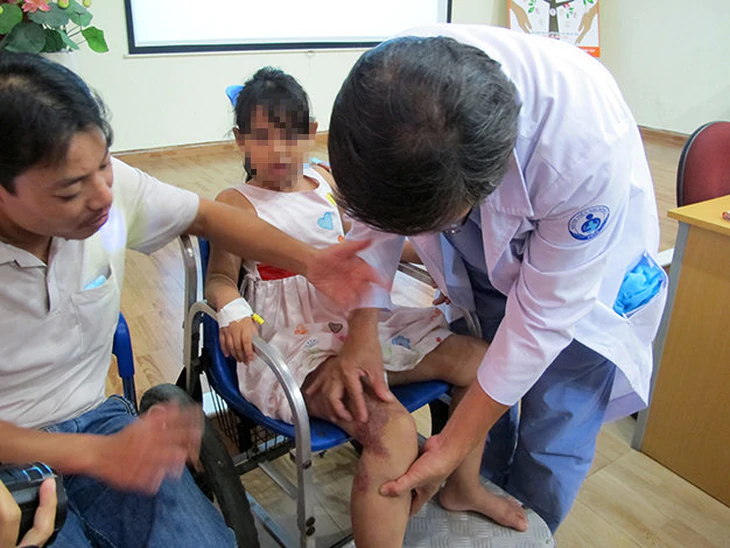 Tiểu ra máu, coi chừng phải cắt bỏ bàng quang - Ảnh 2.