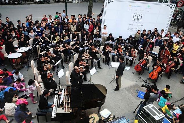 Giấc mộng đêm hè vang lên trong biệt thự cổ, nhạc cổ điển tạm biệt sự choáng ngợp - Ảnh 3.