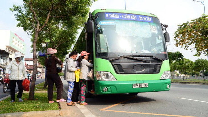 Hồ bơi Cung văn hóa Lao động mở cửa trở lại sạch, đẹp, sao không có vé ưu đãi người già? - Ảnh 2.