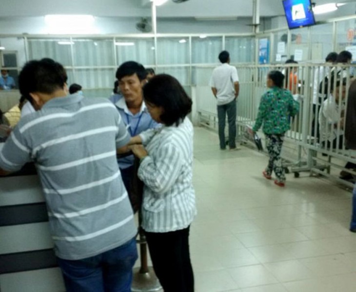 Bệnh viện Chợ Rẫy cảnh báo dịch vụ 'bốc số nhỏ', hứa hẹn khám nhanh - Ảnh 1.