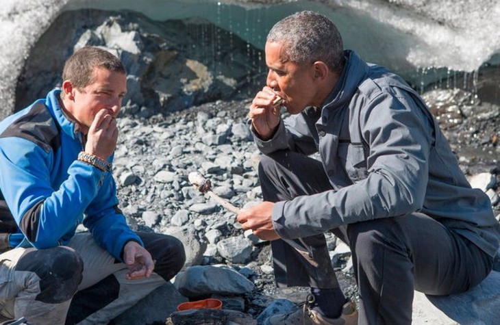 Tham gia truyền hình thực tế, ông Obama từ chối uống... nước tiểu