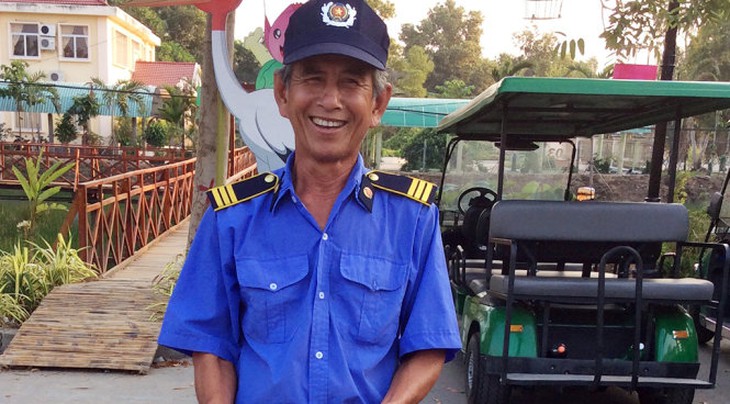 Nhặt túi vàng và hơn 54 triệu đồng, thanh niên mang đến công an tìm người đánh rơi - Ảnh 2.