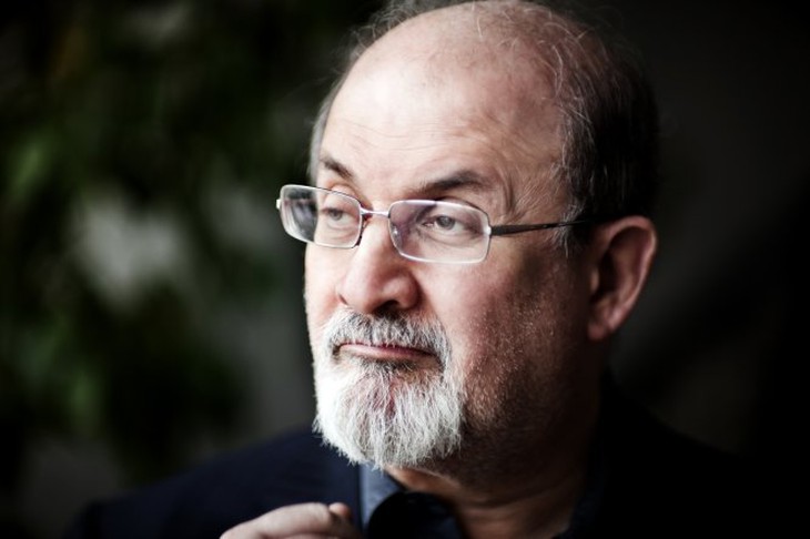 Iran treo thưởng lớn cho ai hạ sát Salman Rushdie