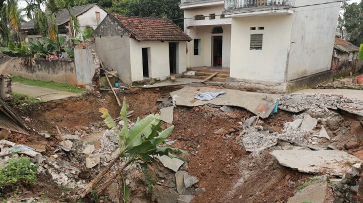 “Hố tử thần” 100m2 là do sụt cát ở các khe hang động ngầm