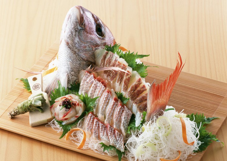 Cá tai sống, một trong những loại sashimi đắt tiền nhất