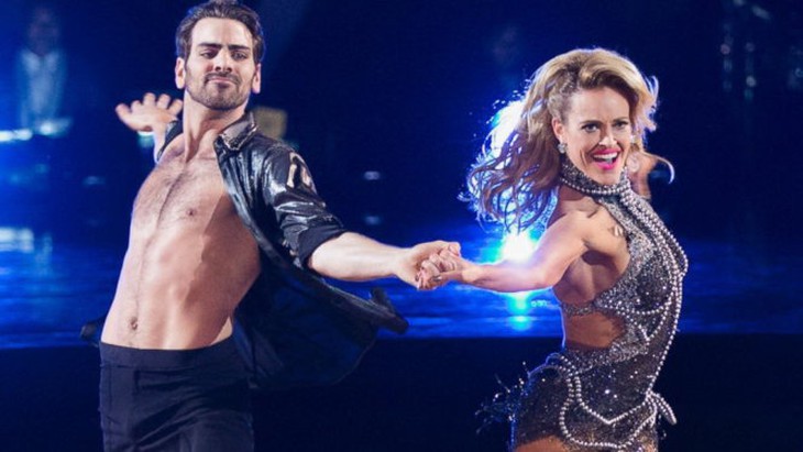 ​Siêu mẫu khiếm thính đoạt giải nhất Dancing with the Stars