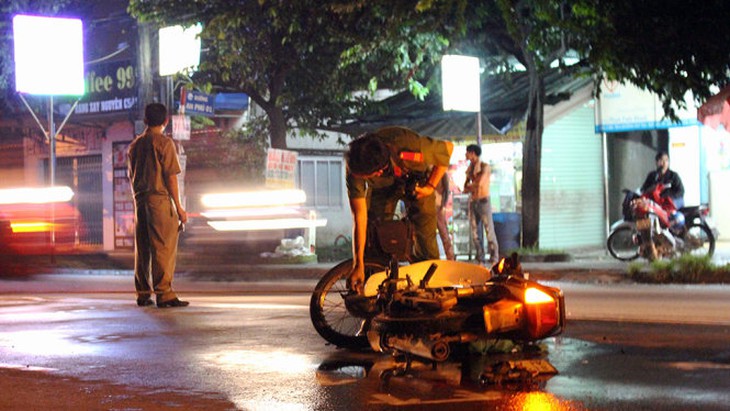Truy tìm hai thanh niên đụng xe chết người rồi bỏ trốn