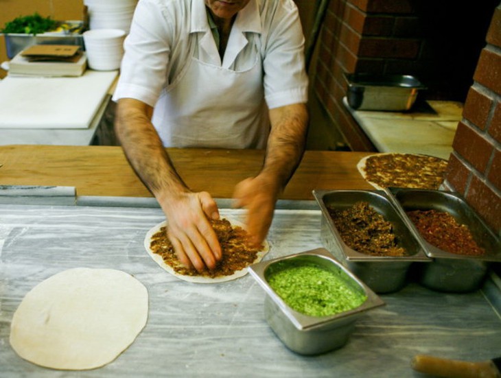 Món lahmacun đơn giản nhưng nổi tiếng toàn cầu-istanbulfoood.com