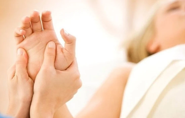 Cấp cứu bé gái bị hạ canxi máu trên máy bay: Trên chuyến bay hôm ấy, tôi không chỉ làm bác sĩ - Ảnh 2.